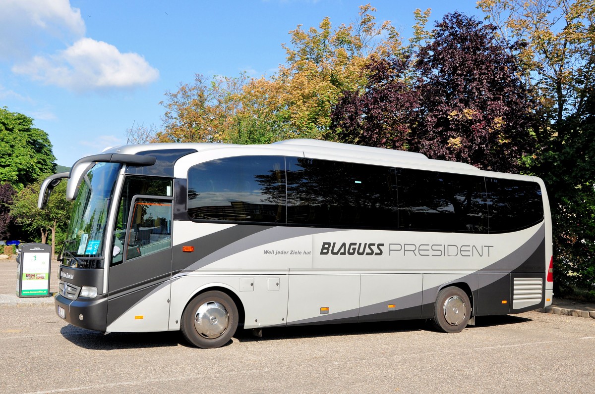 Mercedes Tourino von Blaguss Reisen aus �sterreich in Krems gesehen.