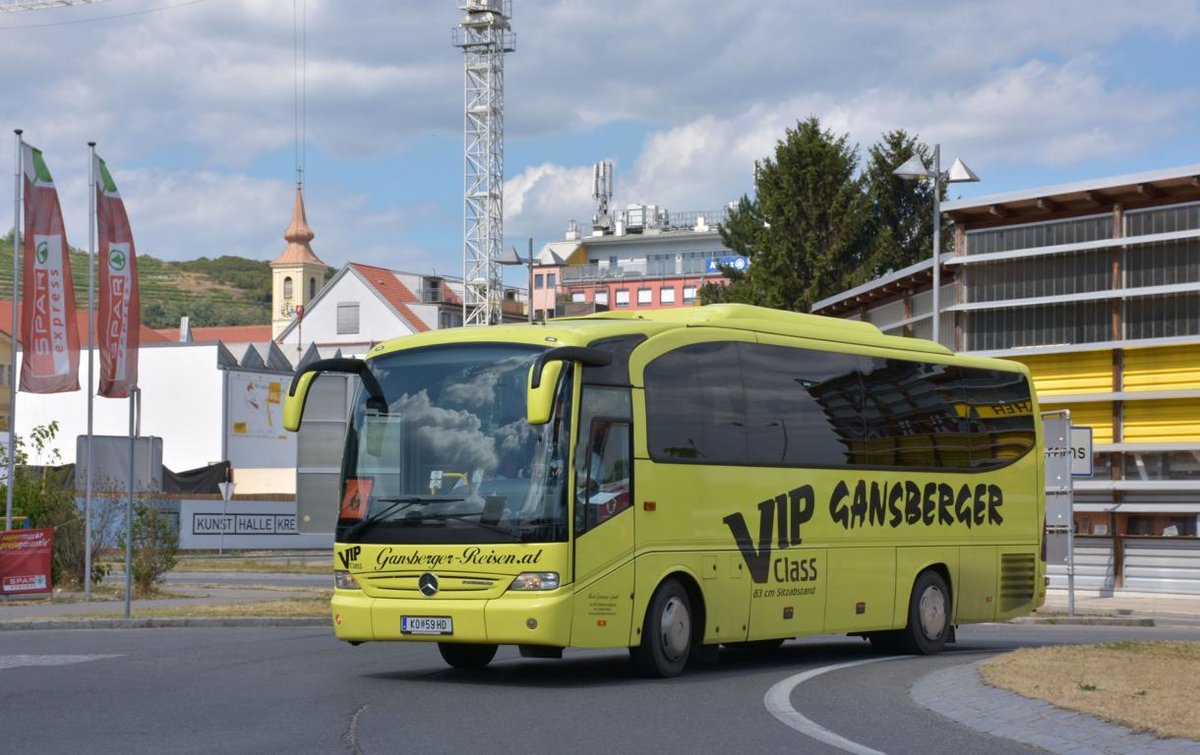 Mercedes Tourino von Gansberger Reisen aus sterreich 06/2017 in Krems.