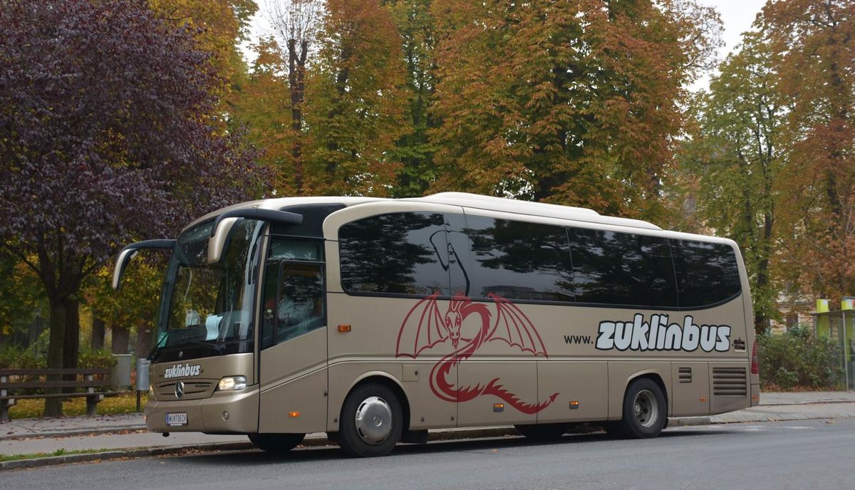 Mercedes Tourino von Zuklinbus aus Niedersterreich 10/2017 in Krems gesehen.