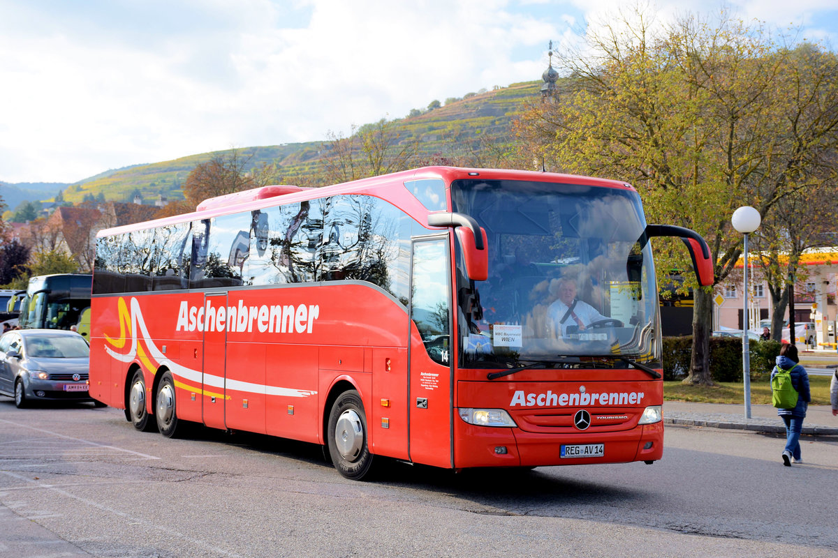 Mercedes Tourismo von Aschenbrenner Reisen aus der BRD in Krems.