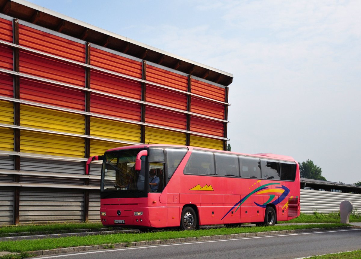 Mercedes Tourismo aus der UA in Krems unterwegs gesehen.