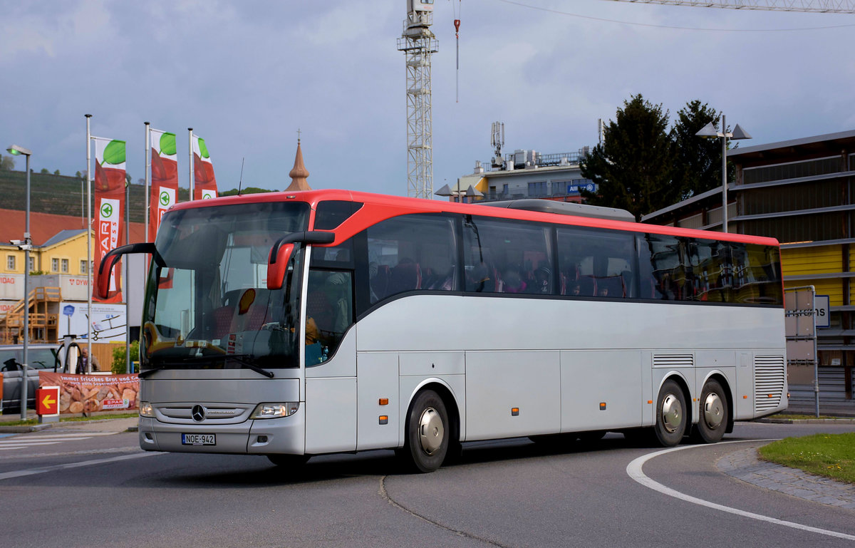 Mercedes Tourismo aus Ungarn in Krems.