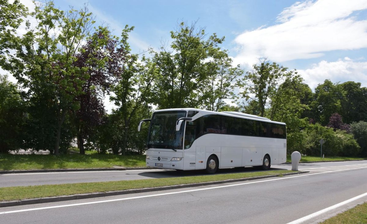 Mercedes Tourismo aus Ungarn in Krems.