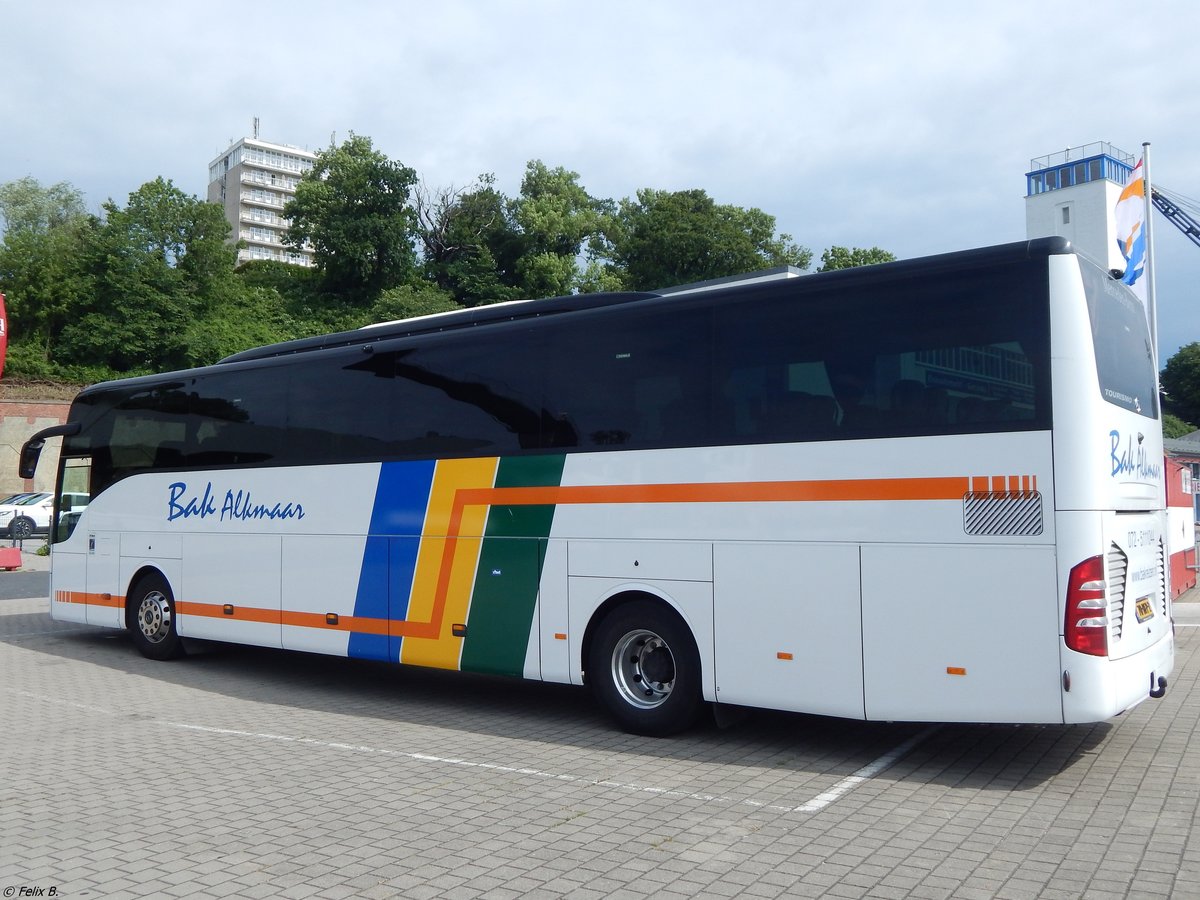 Mercedes Tourismo von Bak Reizen Alkmaar aus den Niederlanden im Stadthafen Sassnitz.