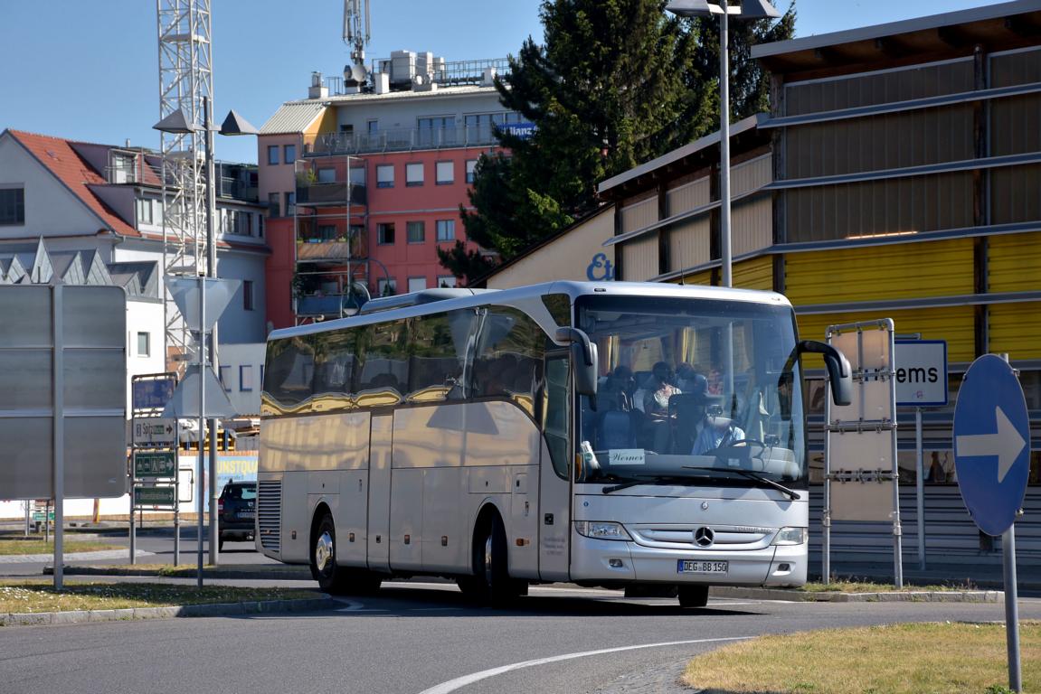 Mercedes Tourismo von Bayerwald Touristik aus der BRD 06/2017 in Krems.