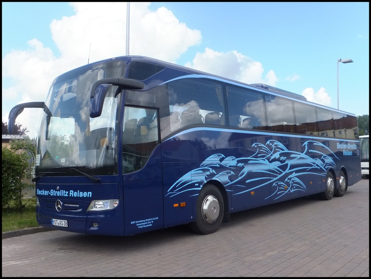 Mercedes Tourismo von Becker-Strelitz Reisen aus Deutschland in Bergen. 