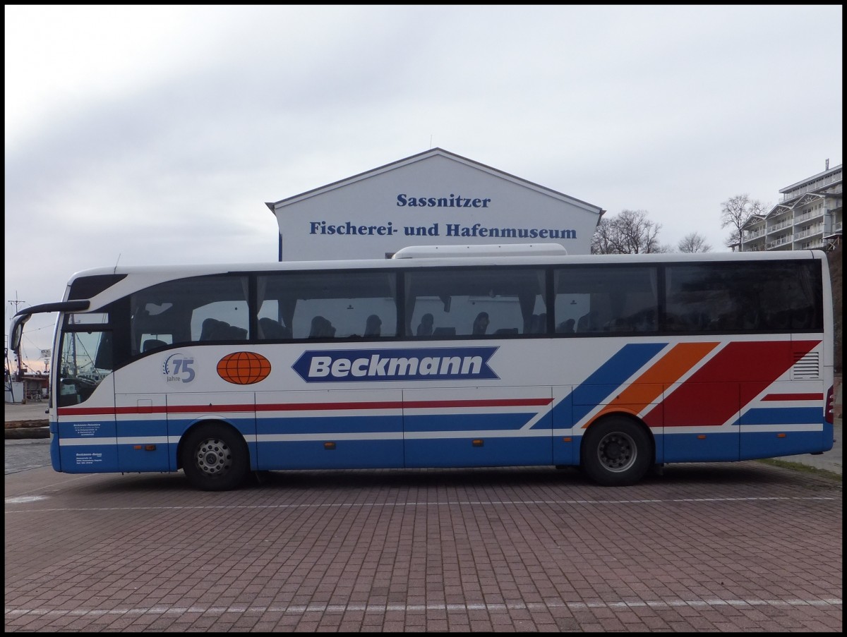 Mercedes Tourismo von Beckmann Reisen aus Deutschland im Stadthafen Sassnitz.