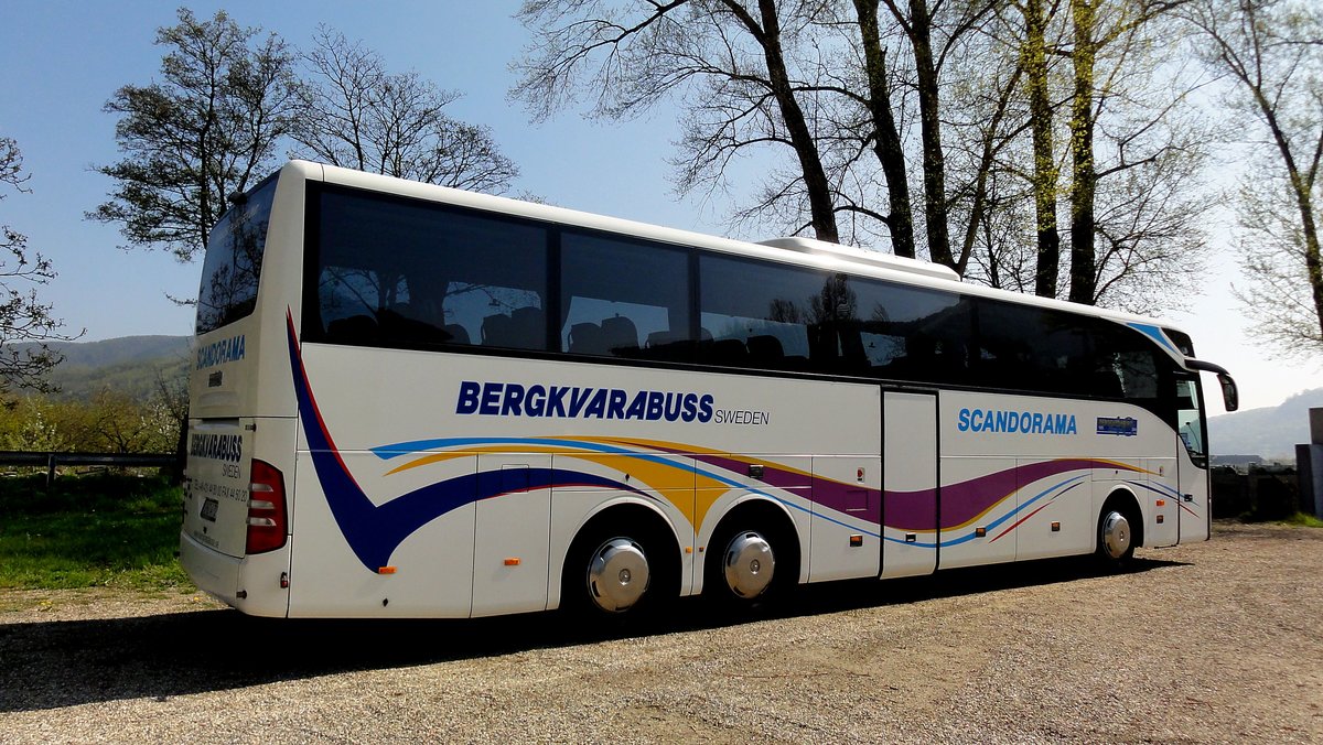 Mercedes Tourismo von Bergkvarabuss Scandorama aus Schweden in Drnstein/Wachau/Niedersterreich gesehen.