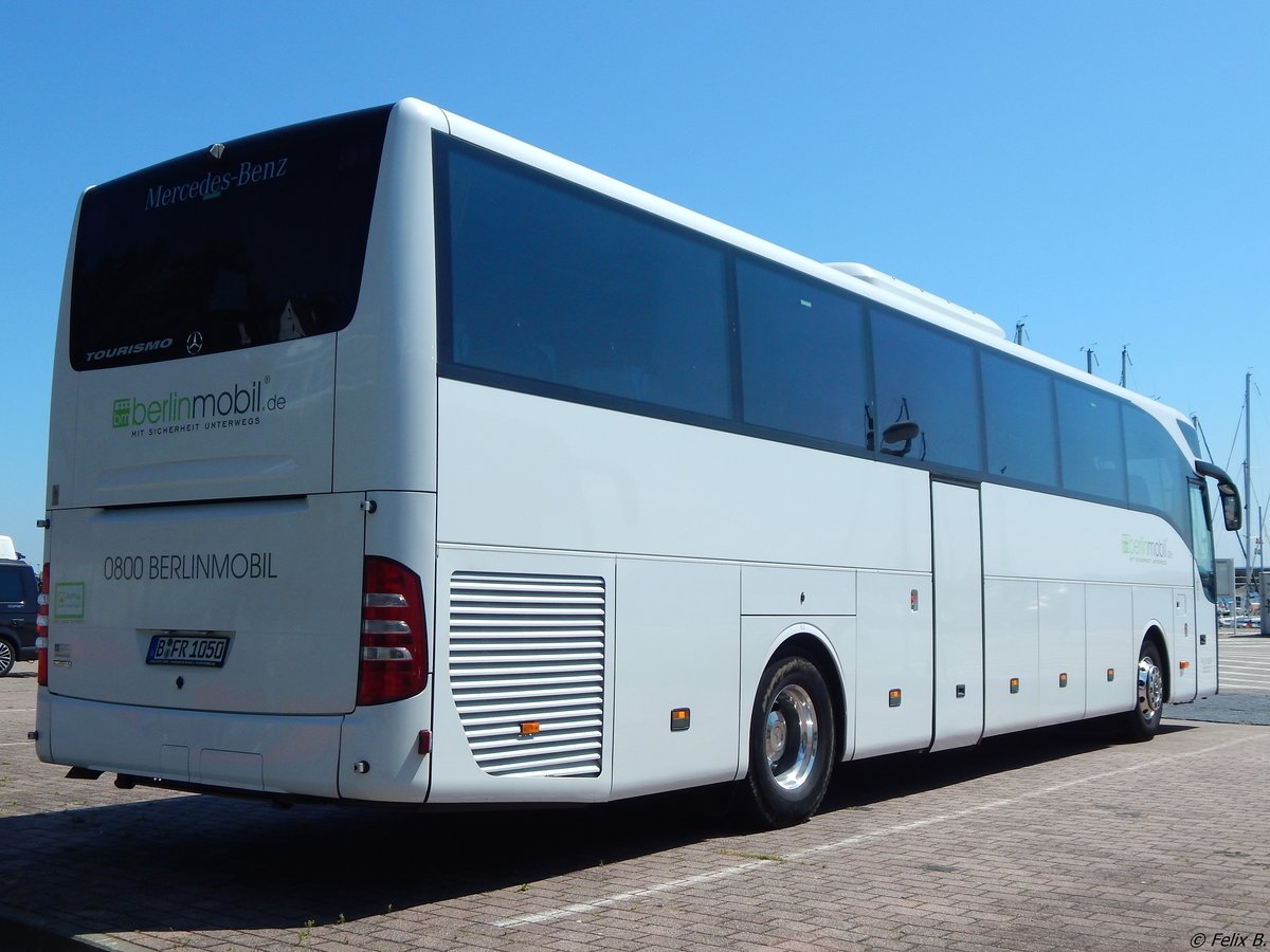 Mercedes Tourismo von BerlinMobil aus Deutschland im Stadthafen Sassnitz.