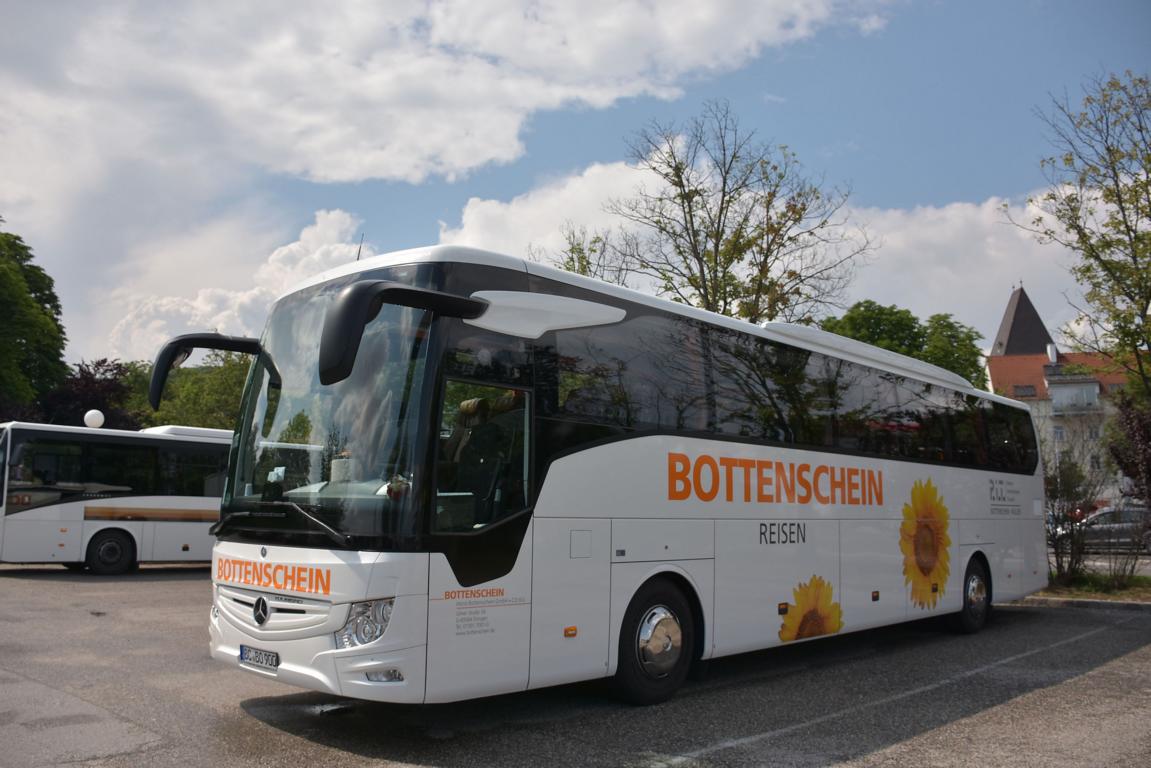 Mercedes Tourismo von Bottenschein Reisen aus der BRD 2018 in Krems gesehen.