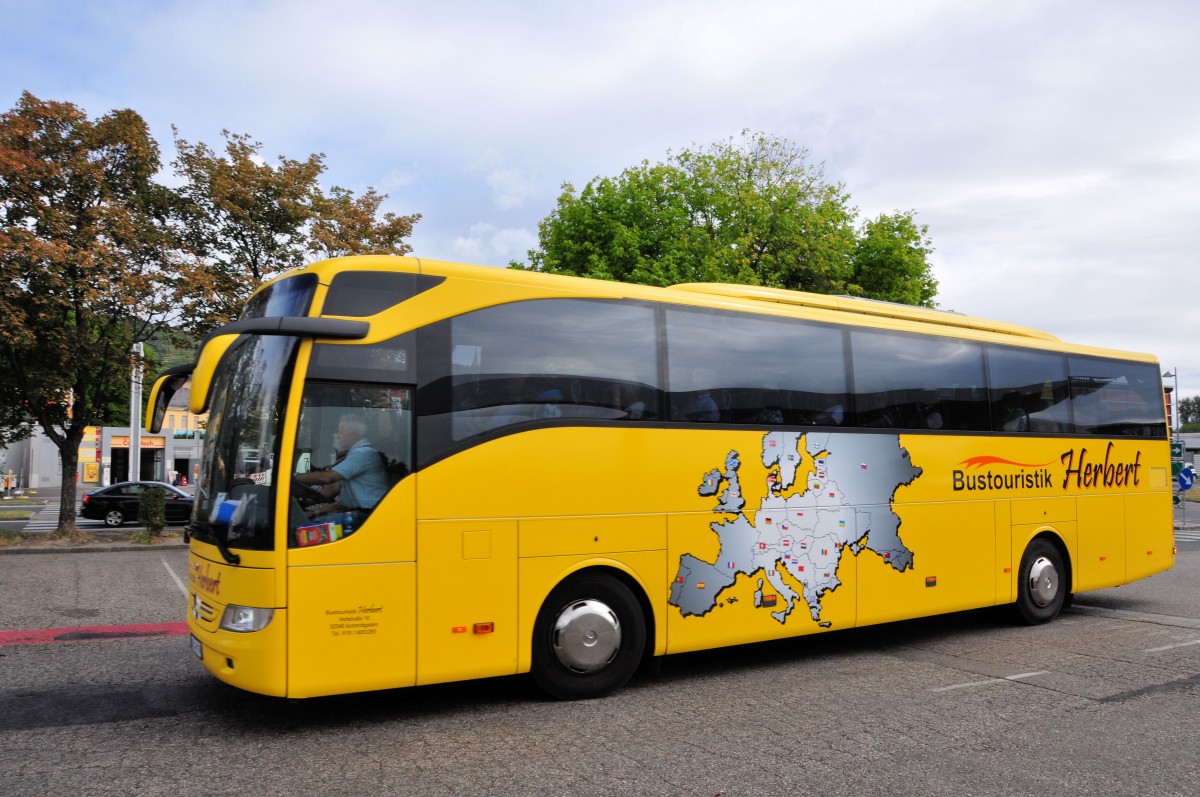 Mercedes Tourismo von der Bustouristik Herbert aus der BRD in Krems gesehen.