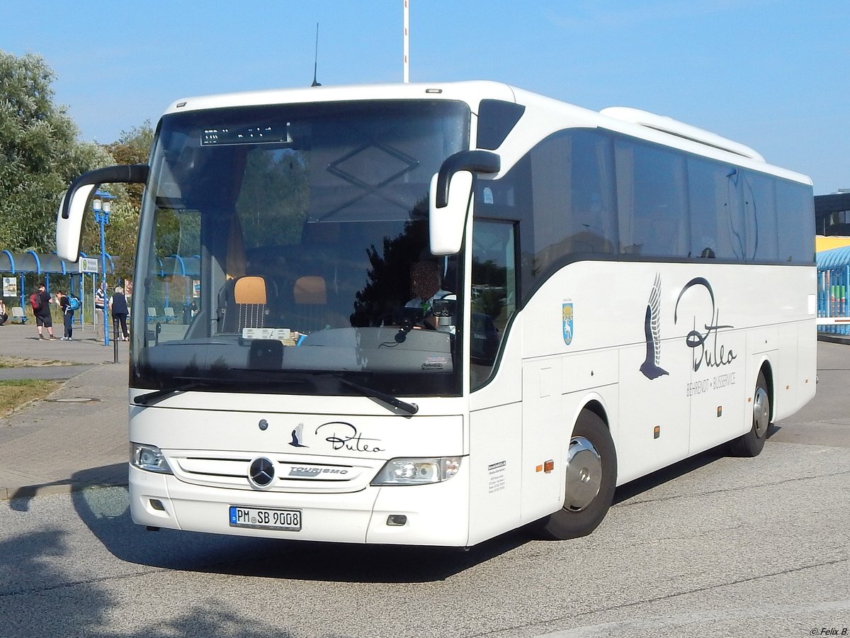 Mercedes Tourismo von Buteo Busservice Behrendt aus Deutschland in Rostock.