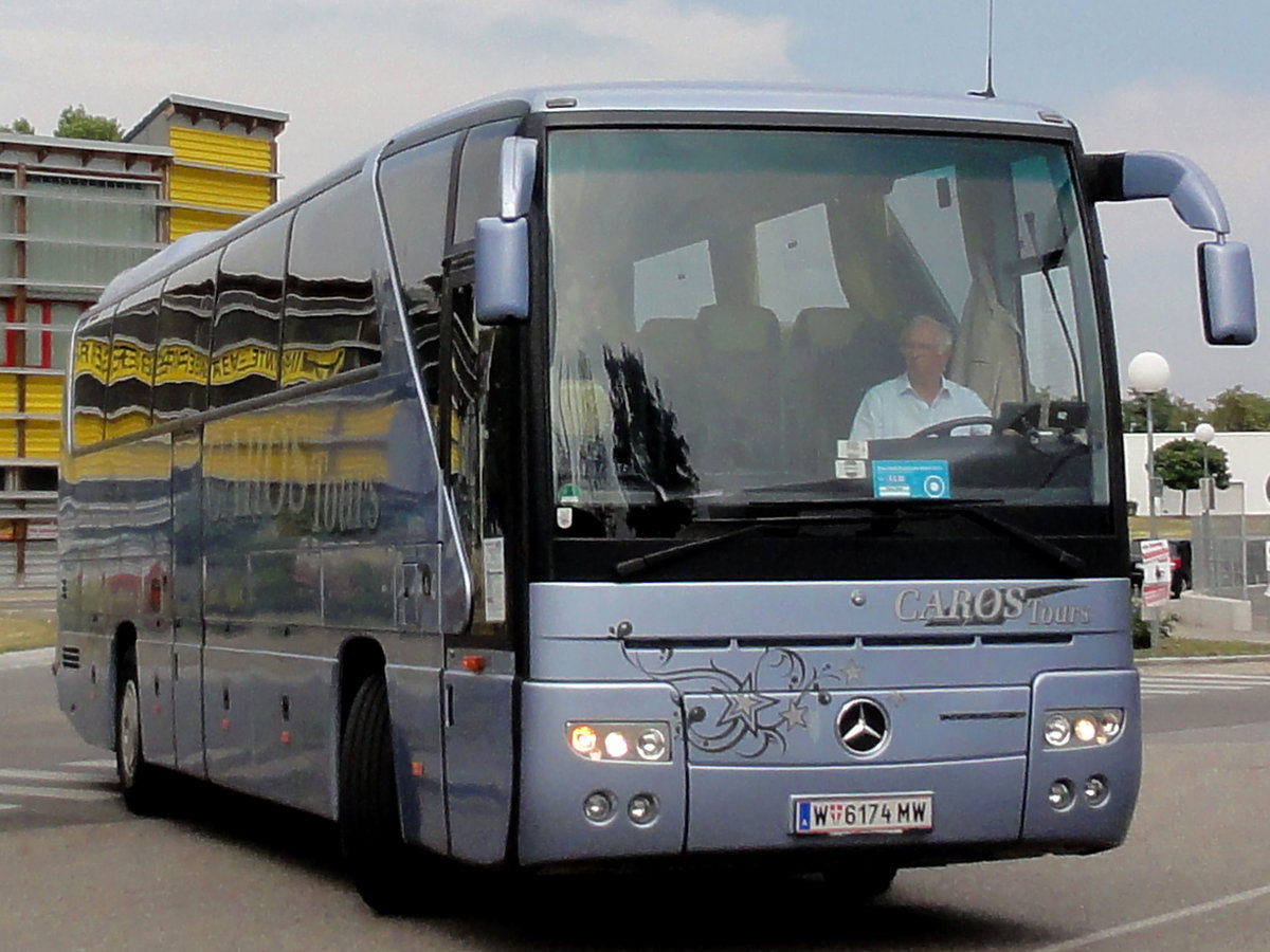 Mercedes Tourismo von Caros tours aus Wien in Krems gesehen.