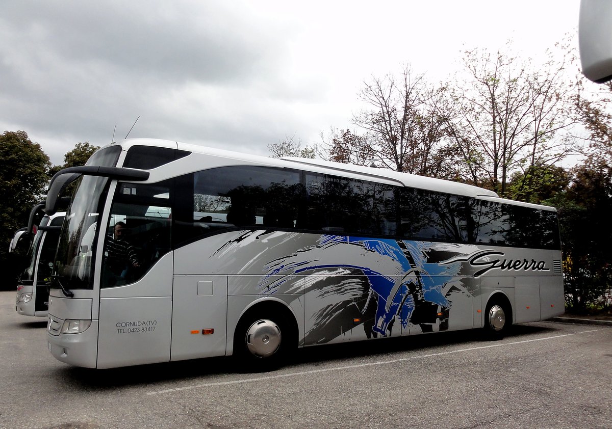 Mercedes Tourismo von Cornuda aus Italien in Krems gesehen.