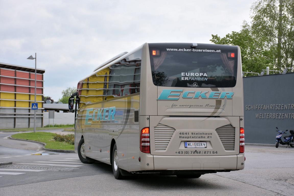 Mercedes Tourismo von ECKER Reisen aus �sterreich in Krems.