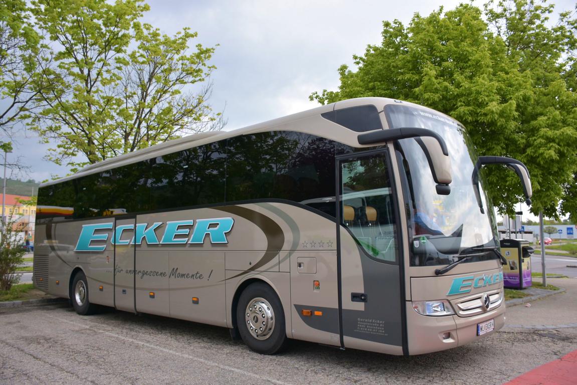 Mercedes Tourismo von ECKER Reisen aus �sterreich in Krems.