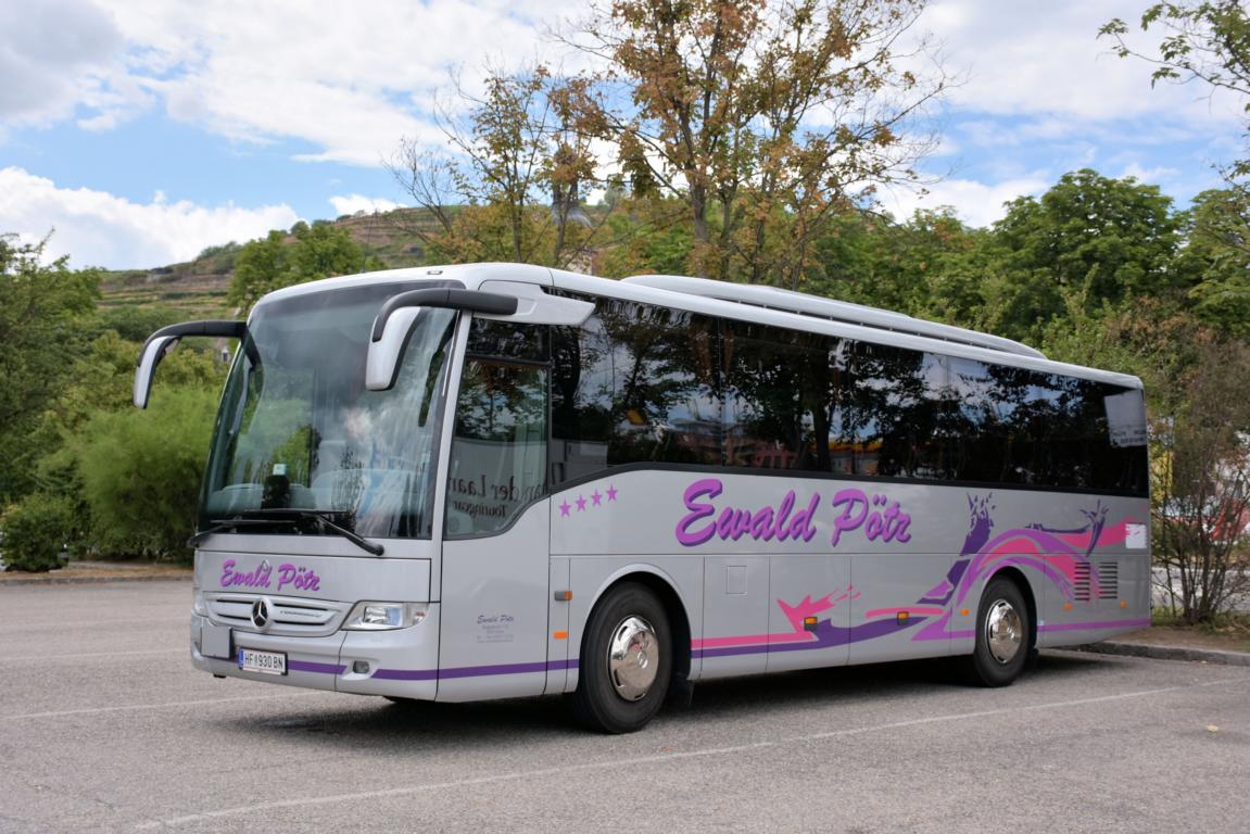 Mercedes Tourismo von Ewald Ptz Reisen aus sterreich 07/2017 in Krems.