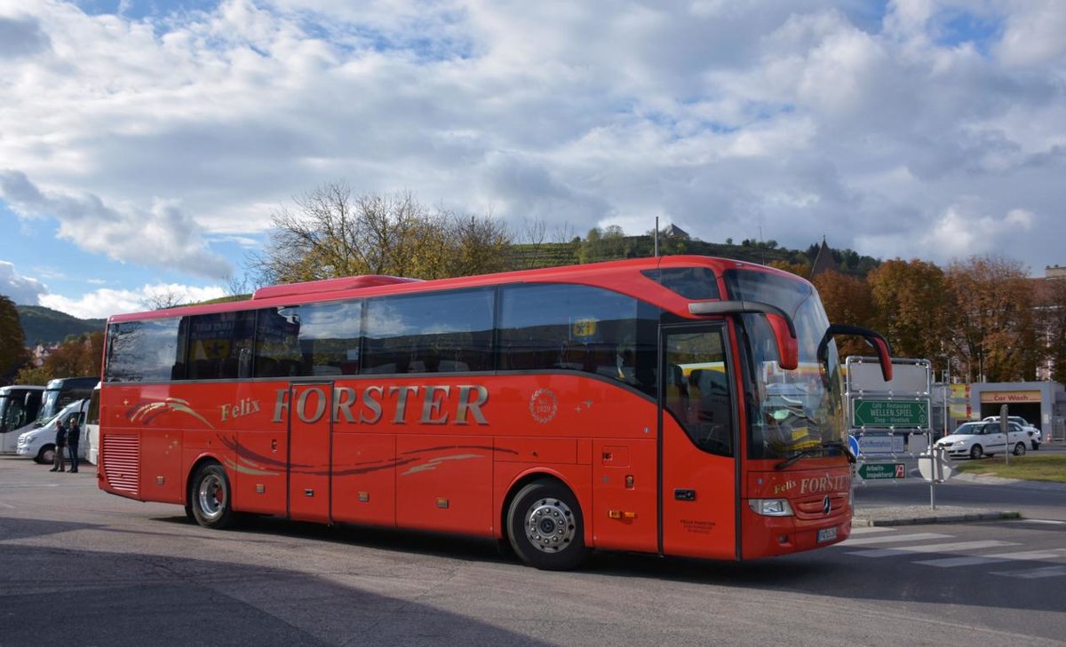 Mercedes Tourismo von Felix Forster Reisen aus der BRD 10/2017 in Krems.