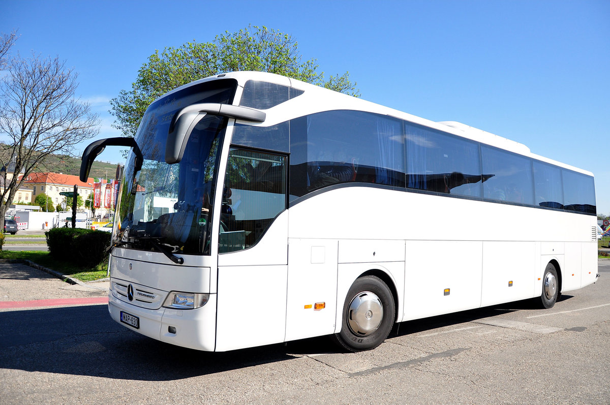 Mercedes Tourismo von fivestars.hu in Krems gesehen.