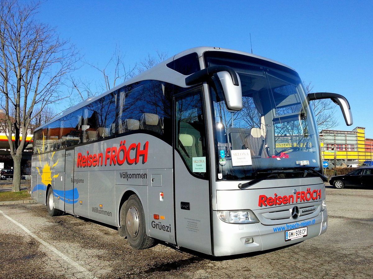 Mercedes Tourismo von Frch Reisen aus sterreich in Krems gesehen.