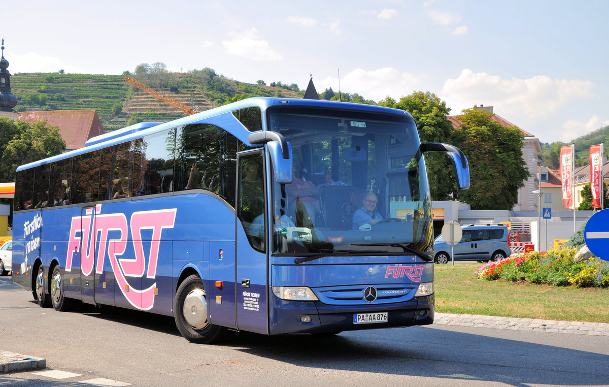 Mercedes Tourismo von Frst Reisen aus der BRD in Krems gesehen.