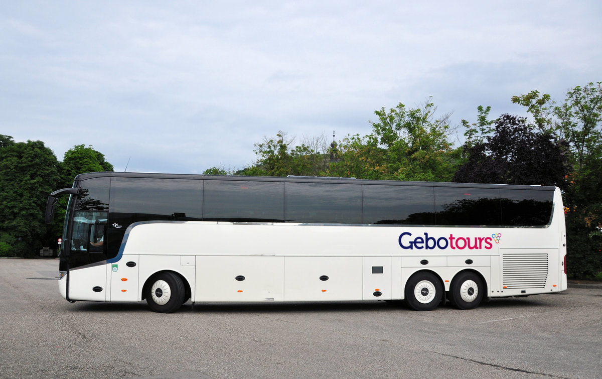 Mercedes Tourismo von Goly� Tours aus Ungarn in Krems gesehen.