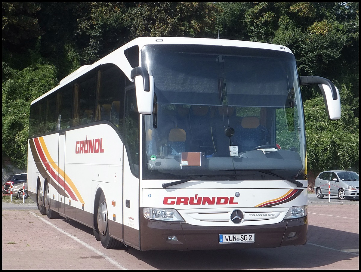 Mercedes Tourismo von Grndl aus Deutschland im Stadthafen Sassnitz.