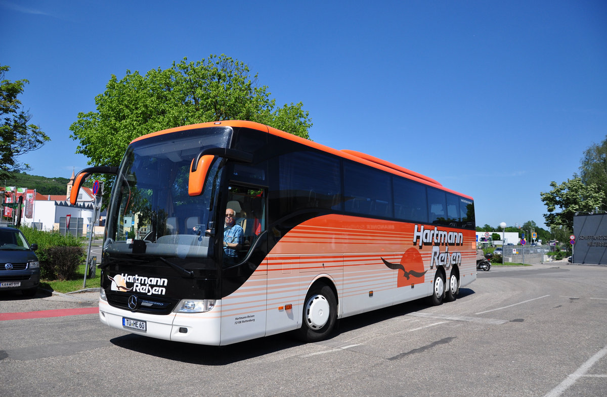 Mercedes Tourismo von Hartmann Reisen aus der BRD in Krems gesehen. 