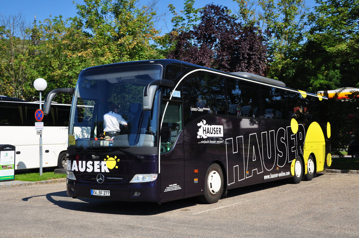 Mercedes Tourismo von Hauser Reisen aus der BRD in Krems gesehen.