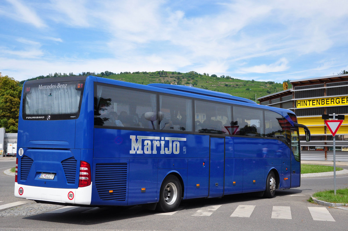 Mercedes Tourismo von Jarimo Reisen aus der SK in Krems gesehen.