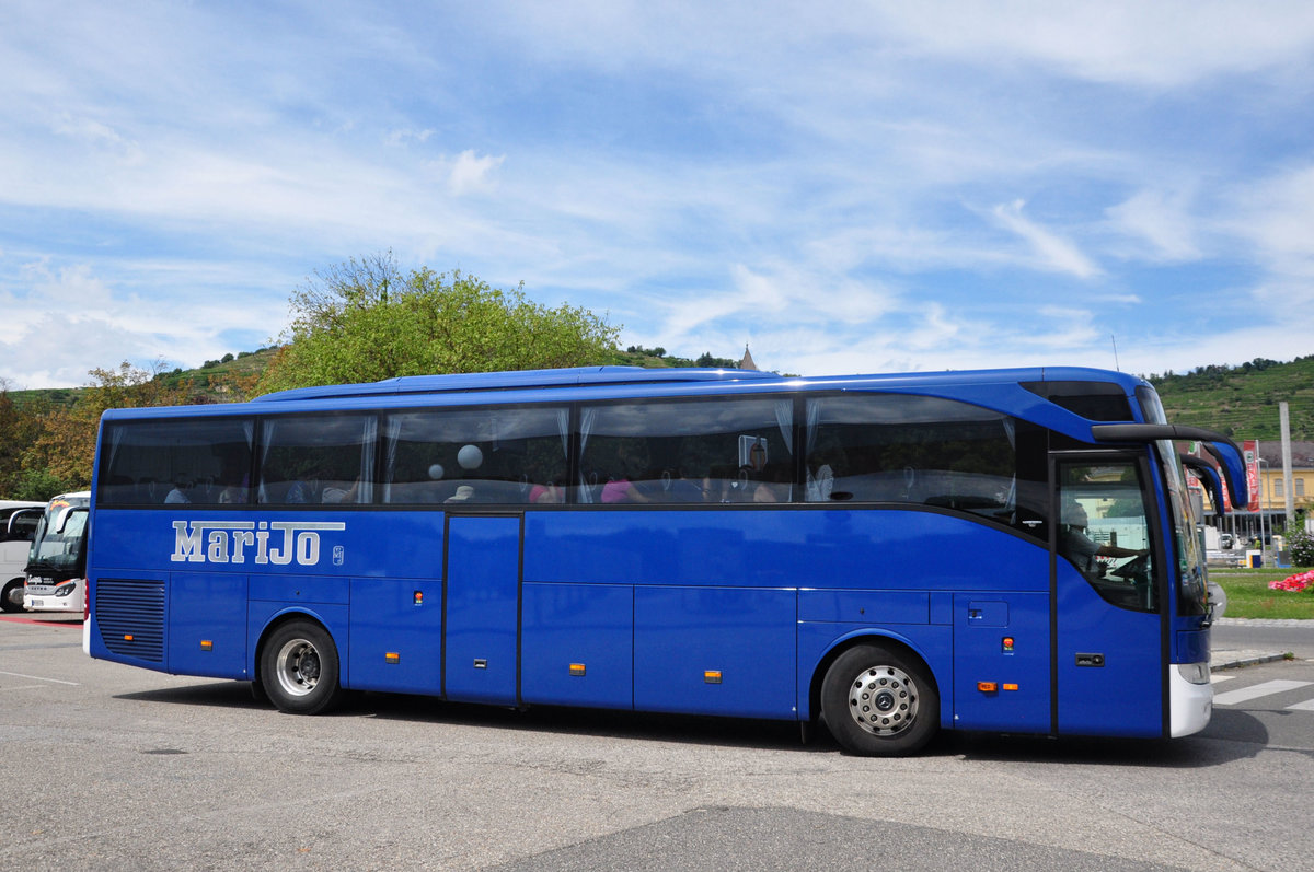 Mercedes Tourismo von Jarimo Reisen aus der SK in Krems gesehen.