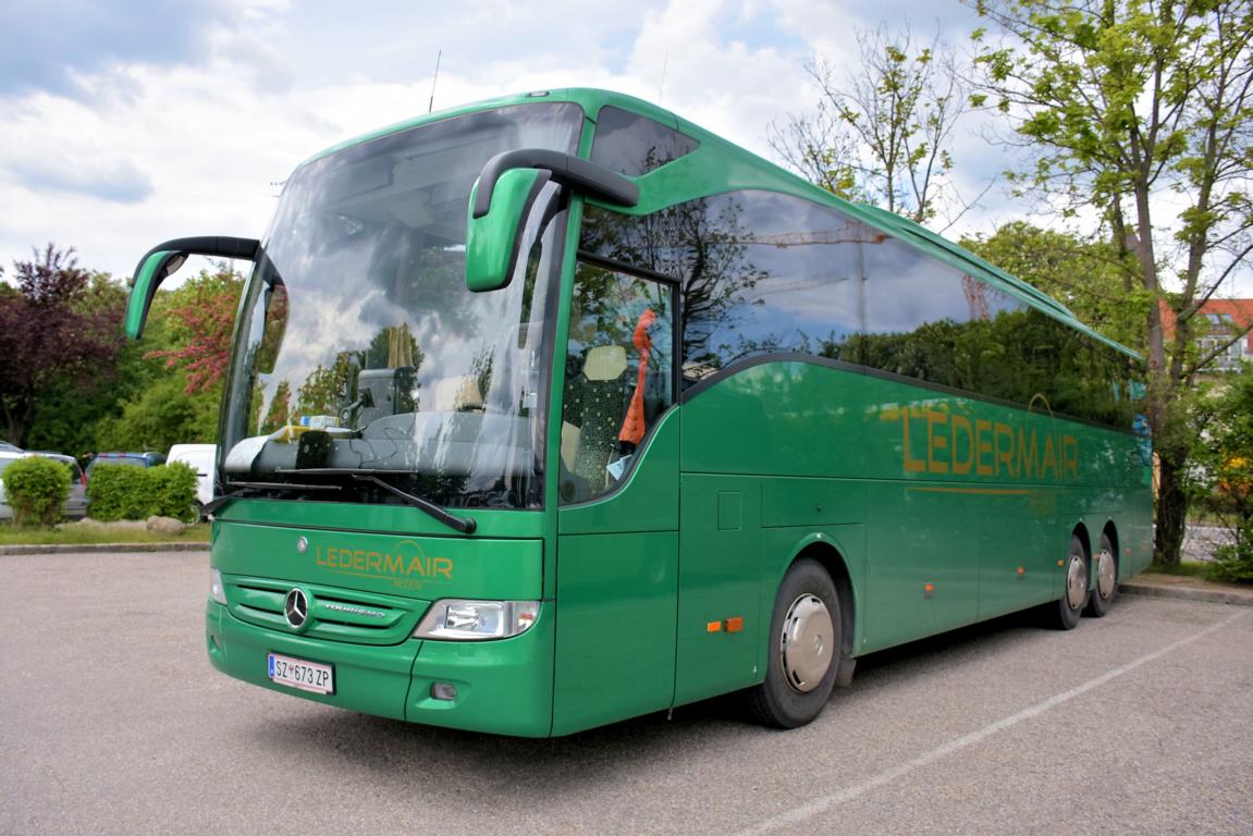 Mercedes Tourismo von Ledermair Reisen aus sterreich in Krems.