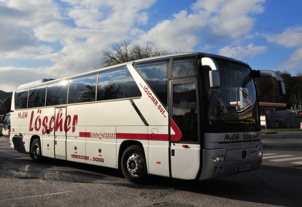 Mercedes Tourismo von Lscher Reisen aus sterreich in Krems gesehen.