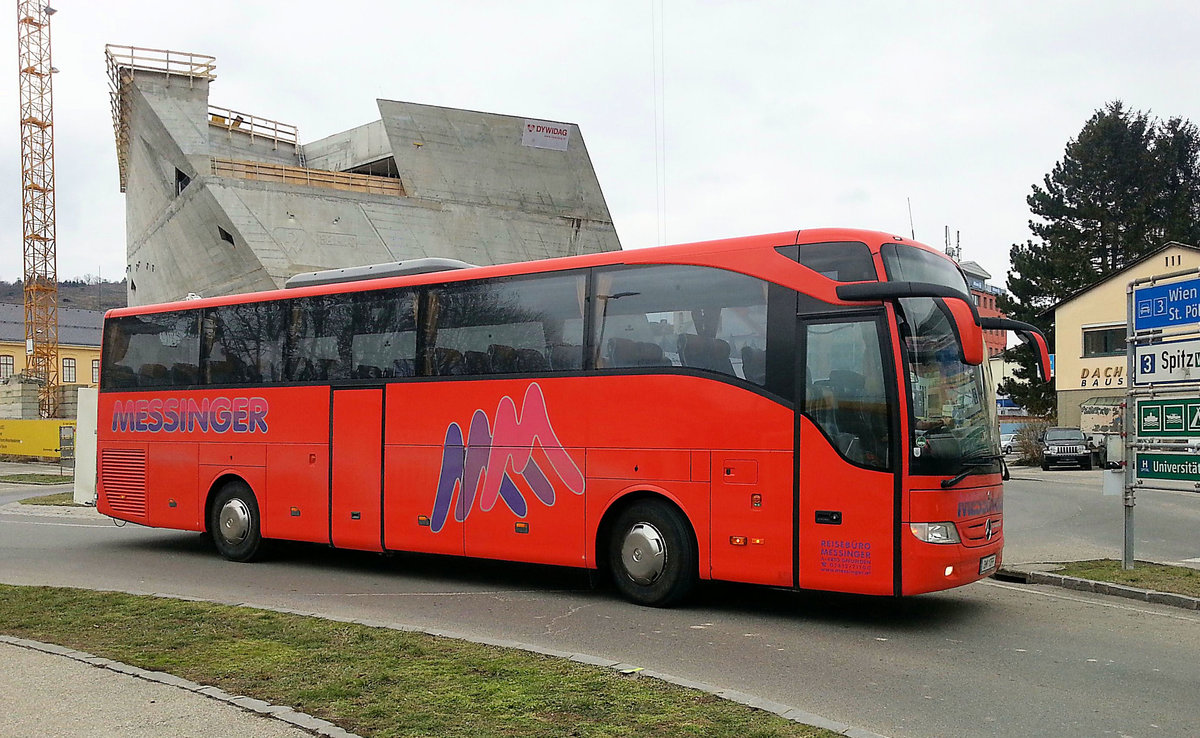 Mercedes Tourismo von Messinger Reisen aus sterreich 03/2018 in Krems gesehen.