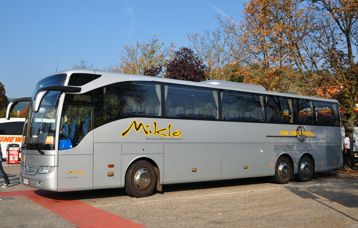 Mercedes Tourismo von Miklo Reisen aus Wien in Krems.