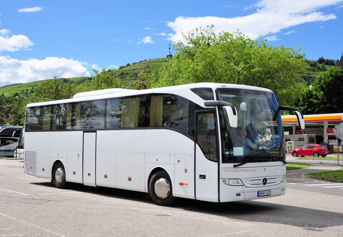 Mercedes Tourismo von Naxoss.hu Reisen aus Ungarn in Krems gesehen.