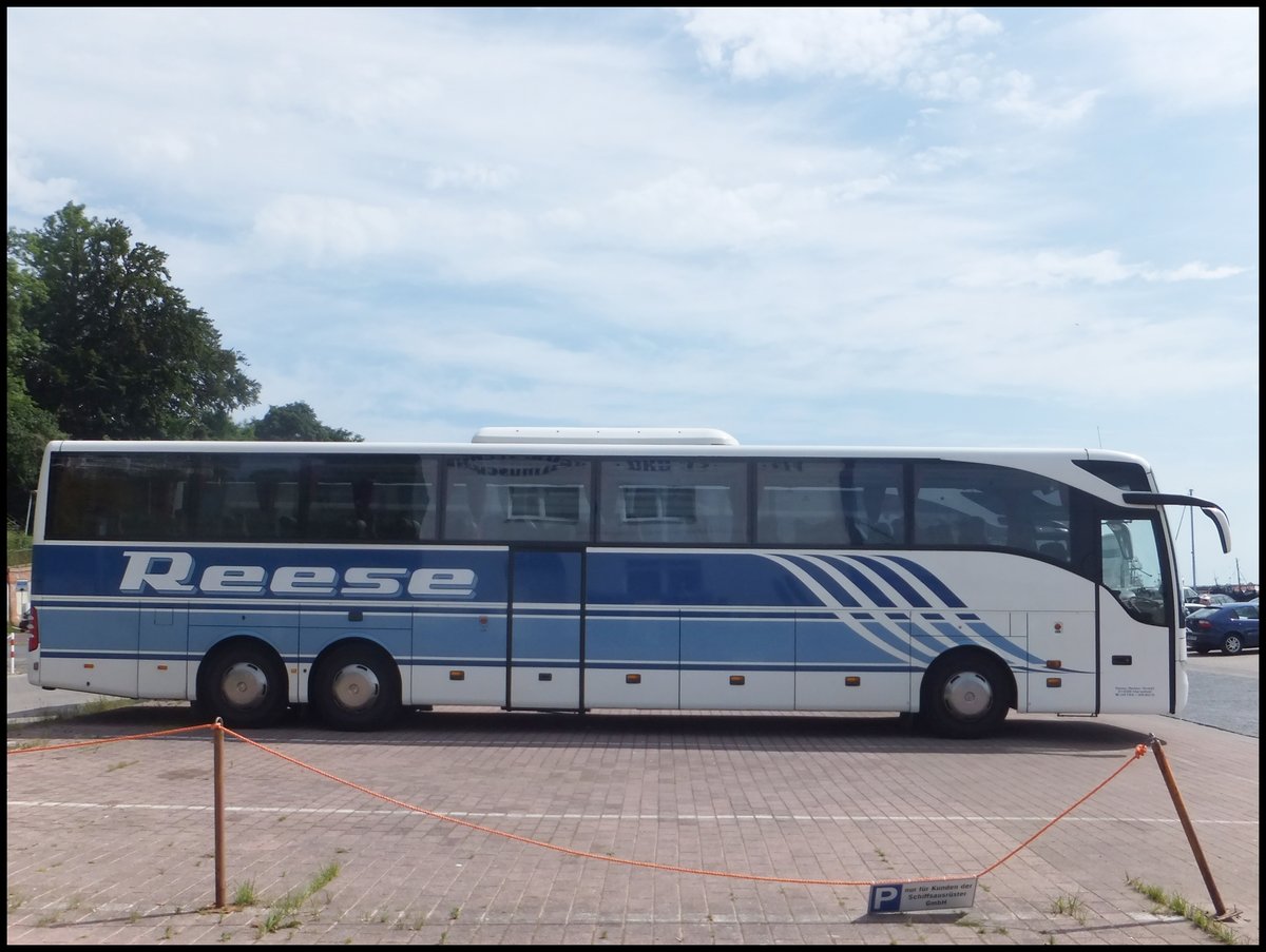 Mercedes Tourismo von Reese Reisen aus Deutschland im Stadthafen Sassnitz.