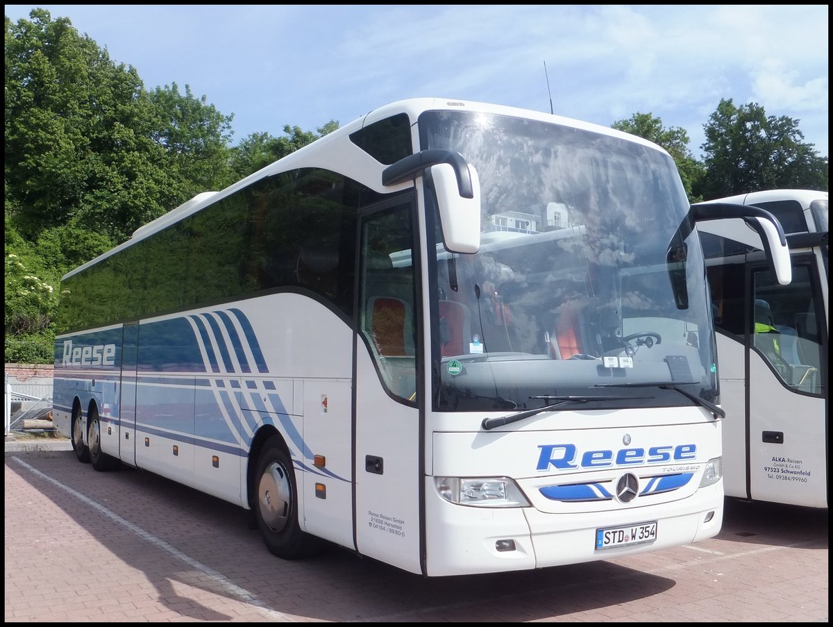 Mercedes Tourismo von Reese Reisen aus Deutschland im Stadthafen Sassnitz.