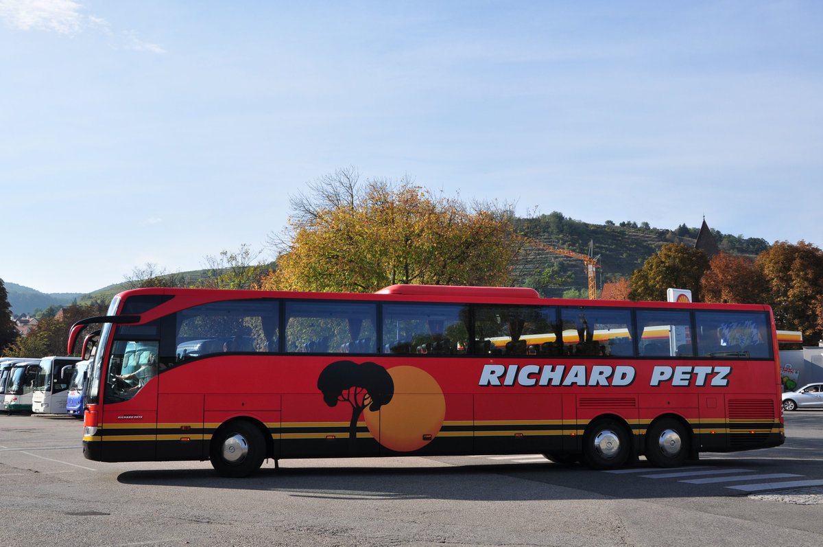 Mercedes Tourismo von Richard Petz Reisen aus der BRD in Krems gesehen.