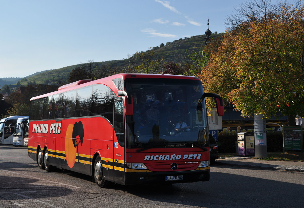 Mercedes Tourismo von Richard Petz Reisen aus der BRD in Krems gesehen.