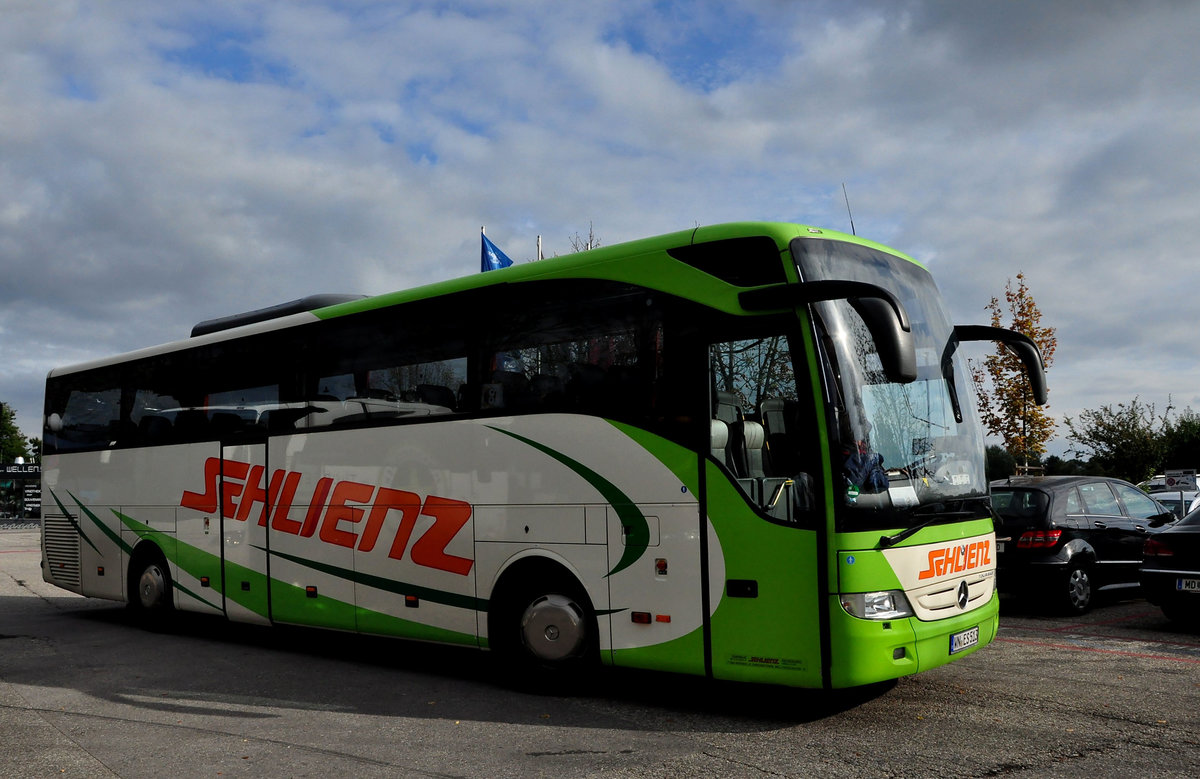 Mercedes Tourismo von Schlienz Reisen aus der BRD in Krems gesehen.