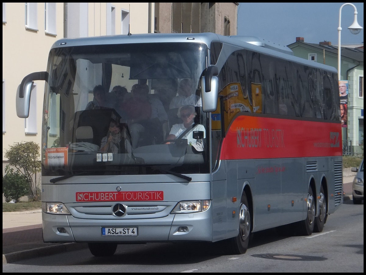 Mercedes Tourismo von Schubert Touristik aus Deutschland in Sassnitz.