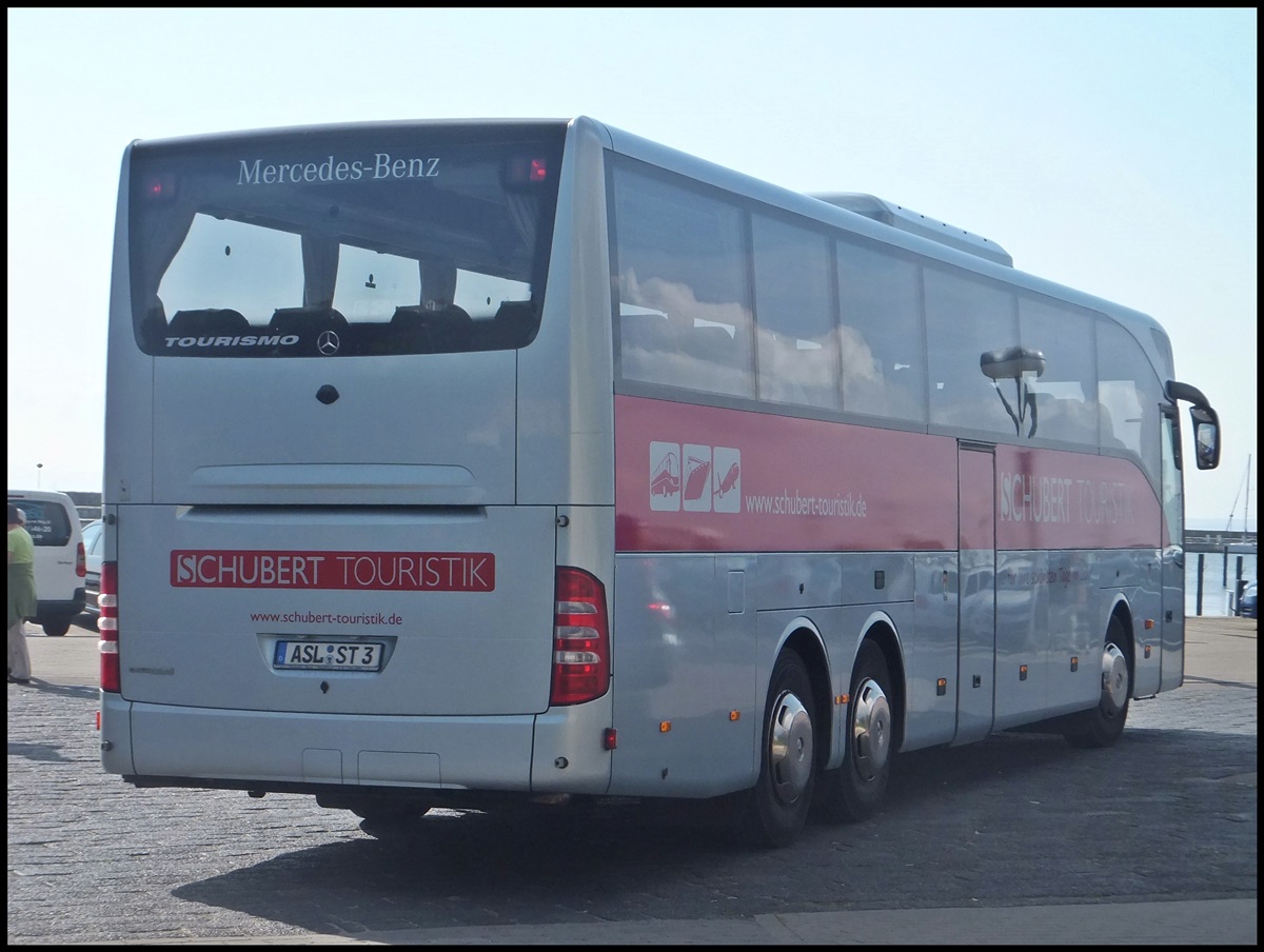 Mercedes Tourismo von Schubert Touristik aus Deutschland im Stadthafen Sassnitz. 