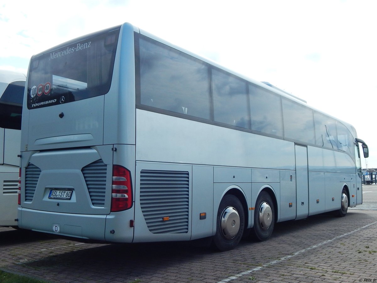 Mercedes Tourismo von Schubert Touristik aus Deutschland im Stadthafen Sassnitz.