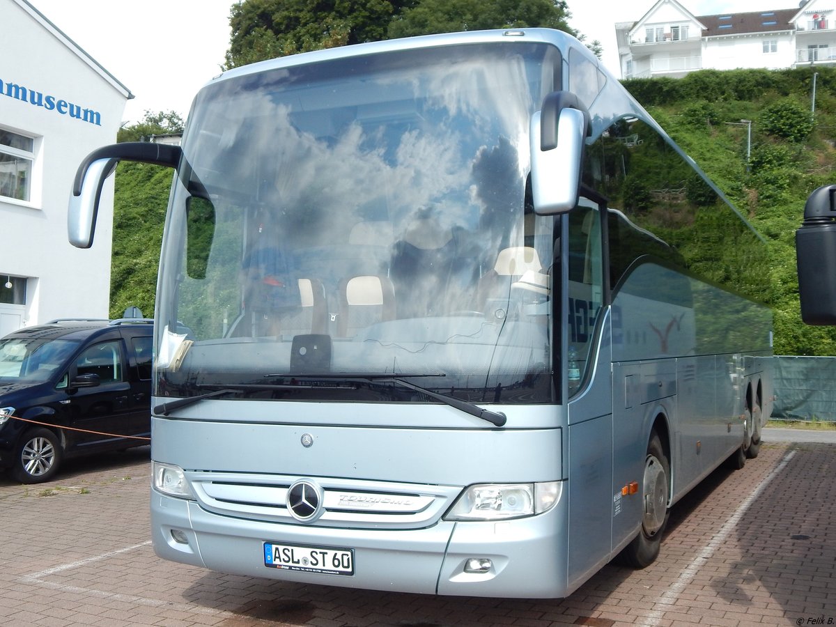 Mercedes Tourismo von Schubert Touristik aus Deutschland im Stadthafen Sassnitz.