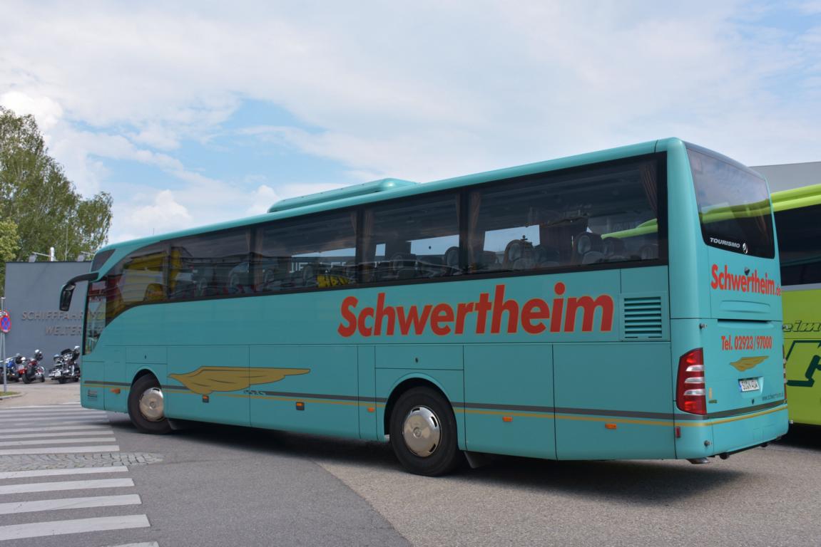 Mercedes Tourismo von Schwertheim Reisen aus der BRD 2017 in Krems.