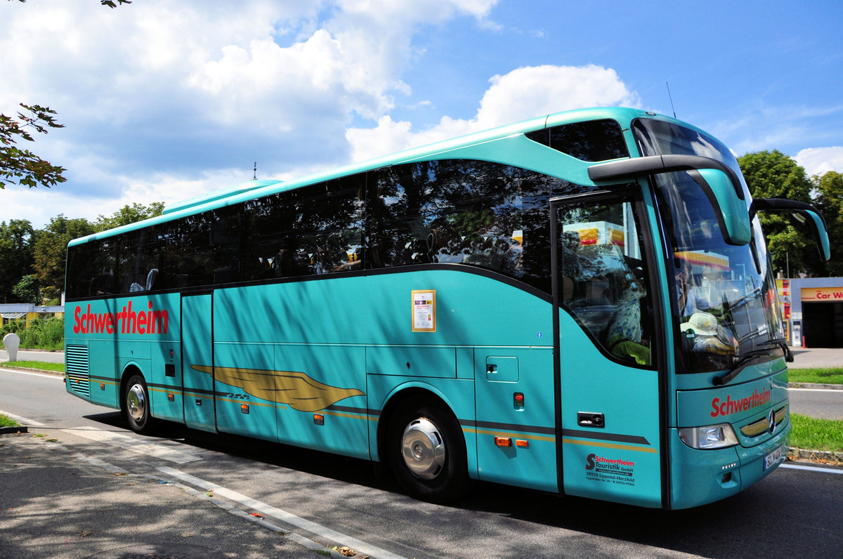 Mercedes Tourismo von der Schwertheim Touristik aus der BRD in Krems gesehen.