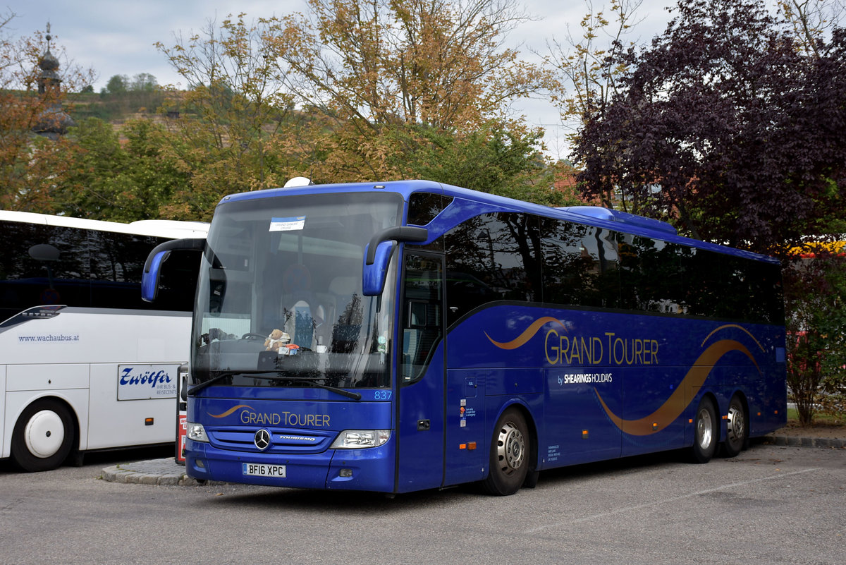 Mercedes Tourismo von Shearings Holidays,rechts gesteuert,aus GB 2017 in Krems.