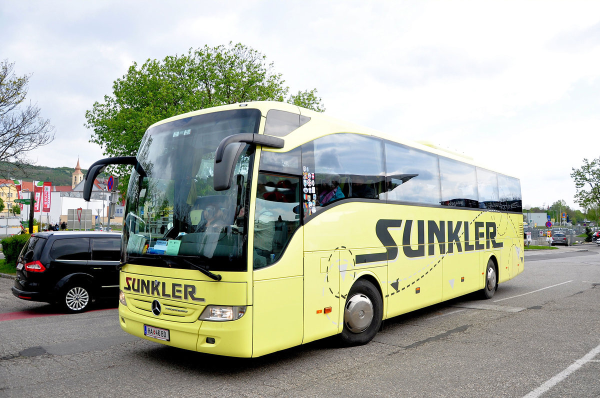 Mercedes Tourismo von Sunkler Reisen aus sterreich in Krems gesehen.