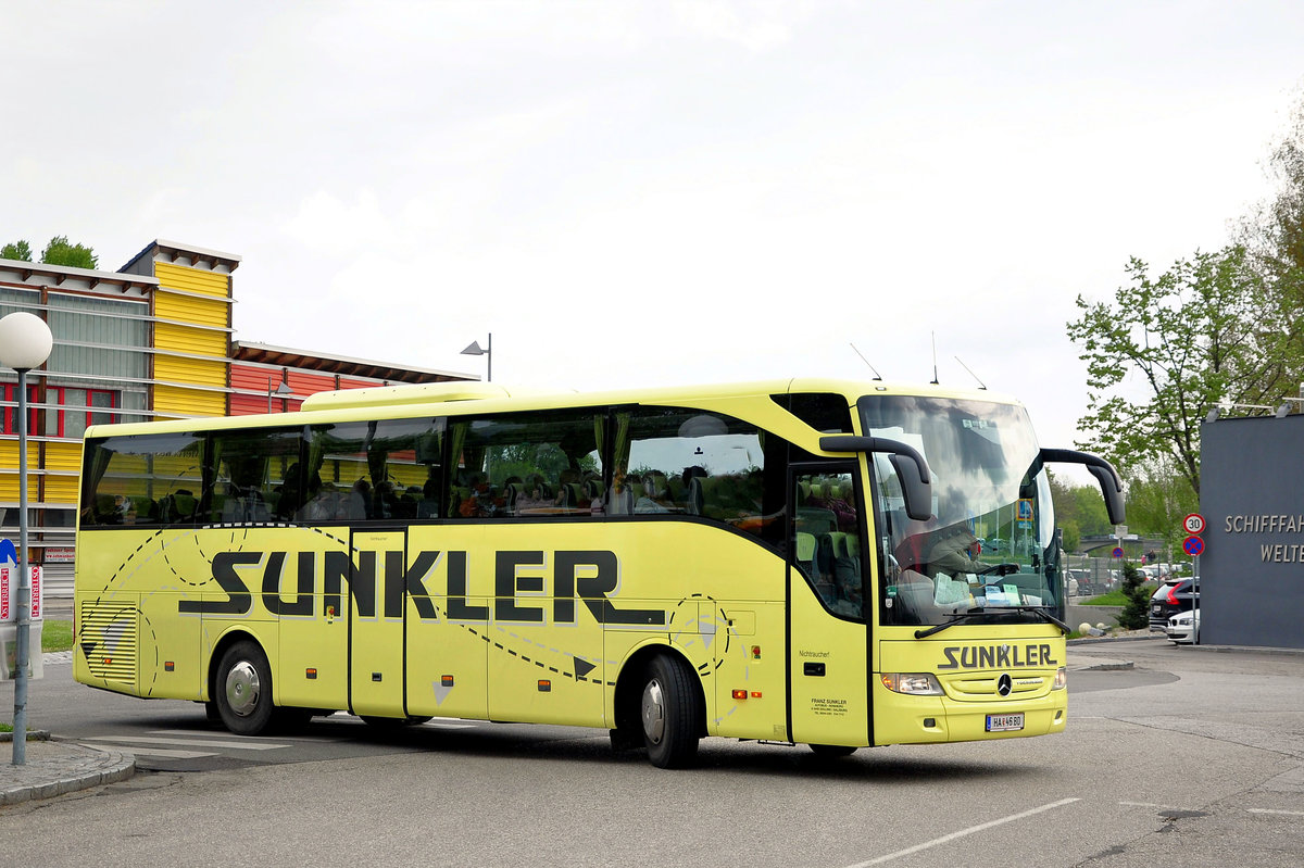 Mercedes Tourismo von Sunkler Reisen aus �sterreich in Krems gesehen.